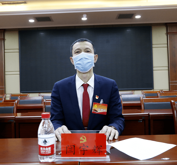 闫宇辉代表说,三届区委工作报告,站位高远,视野宽广,主题鲜明,措施