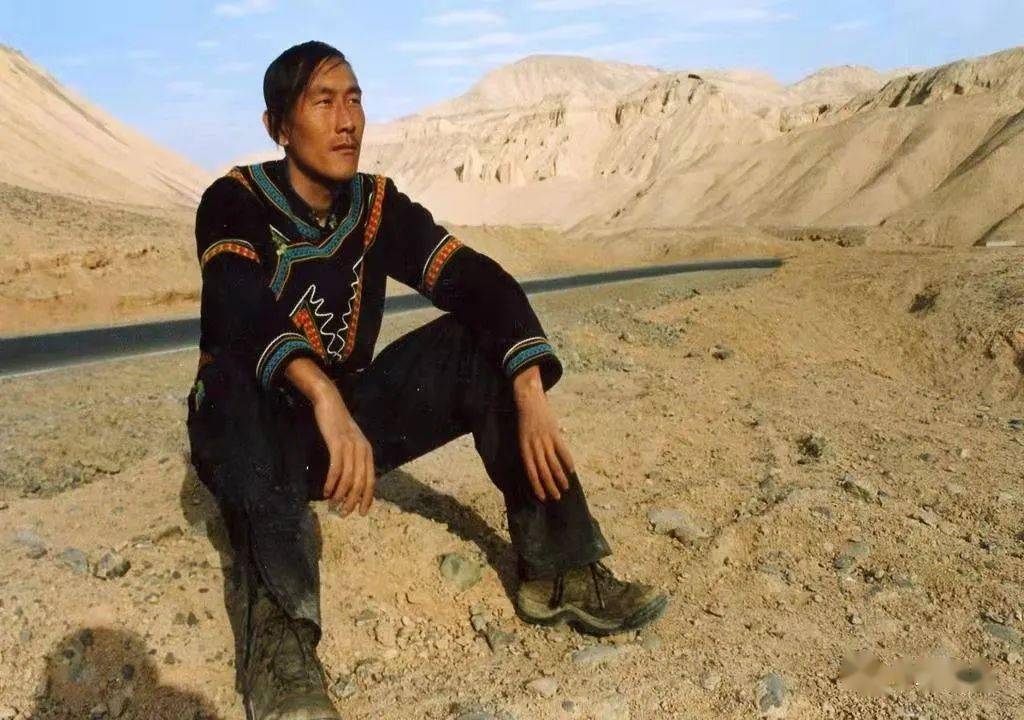 本期|诗人风采【编者按 】从大凉山到喀拉昆仑山,从西南到西域,从诗歌