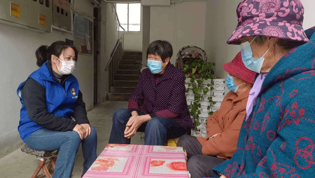 政法人物俺社区这个网格员真贴心记乳山市城区街道向阳社区网格员郑玉