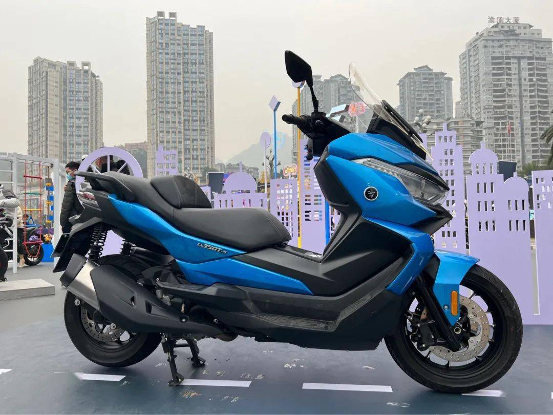 "燃无极61鑫连心"——隆鑫通用61voge机车文化艺术节盛大举行