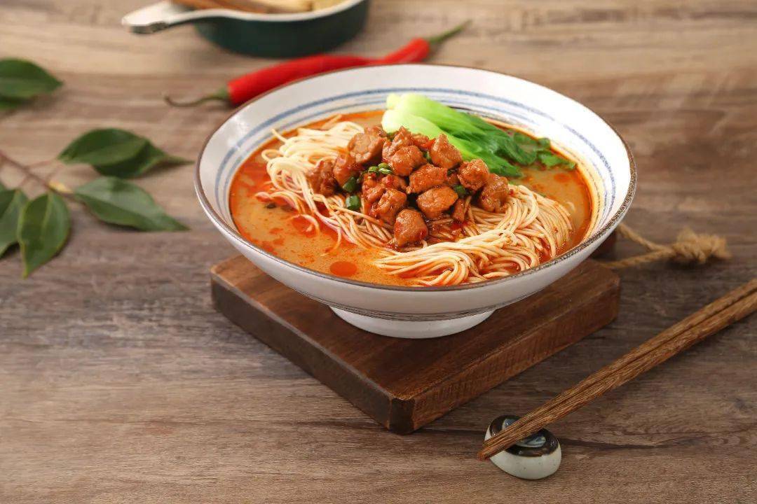 招牌小黄鱼煨面 本帮特色辣肉汤面 炸猪排._门店_须知_商家