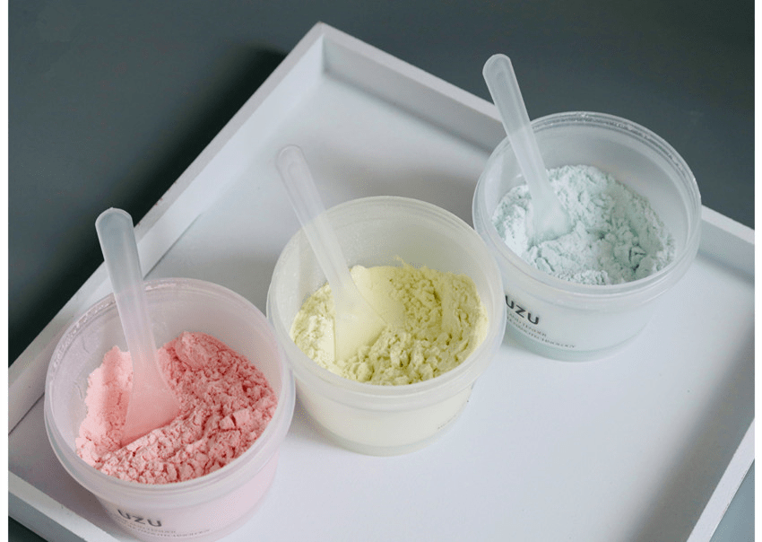 uzu软膜粉一共三种颜色,蓝色款补水保湿,粉色款美白抗黑,黄色款敏感