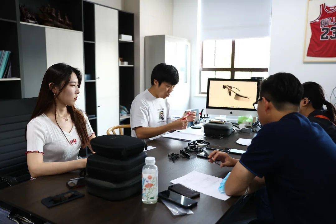 做一款「读」懂世界的 AR 眼镜