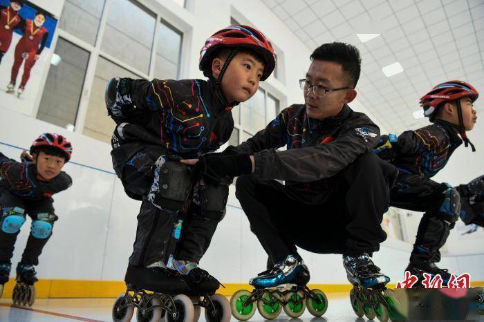 河北兴隆：冰雪运动“点燃”冬日激情