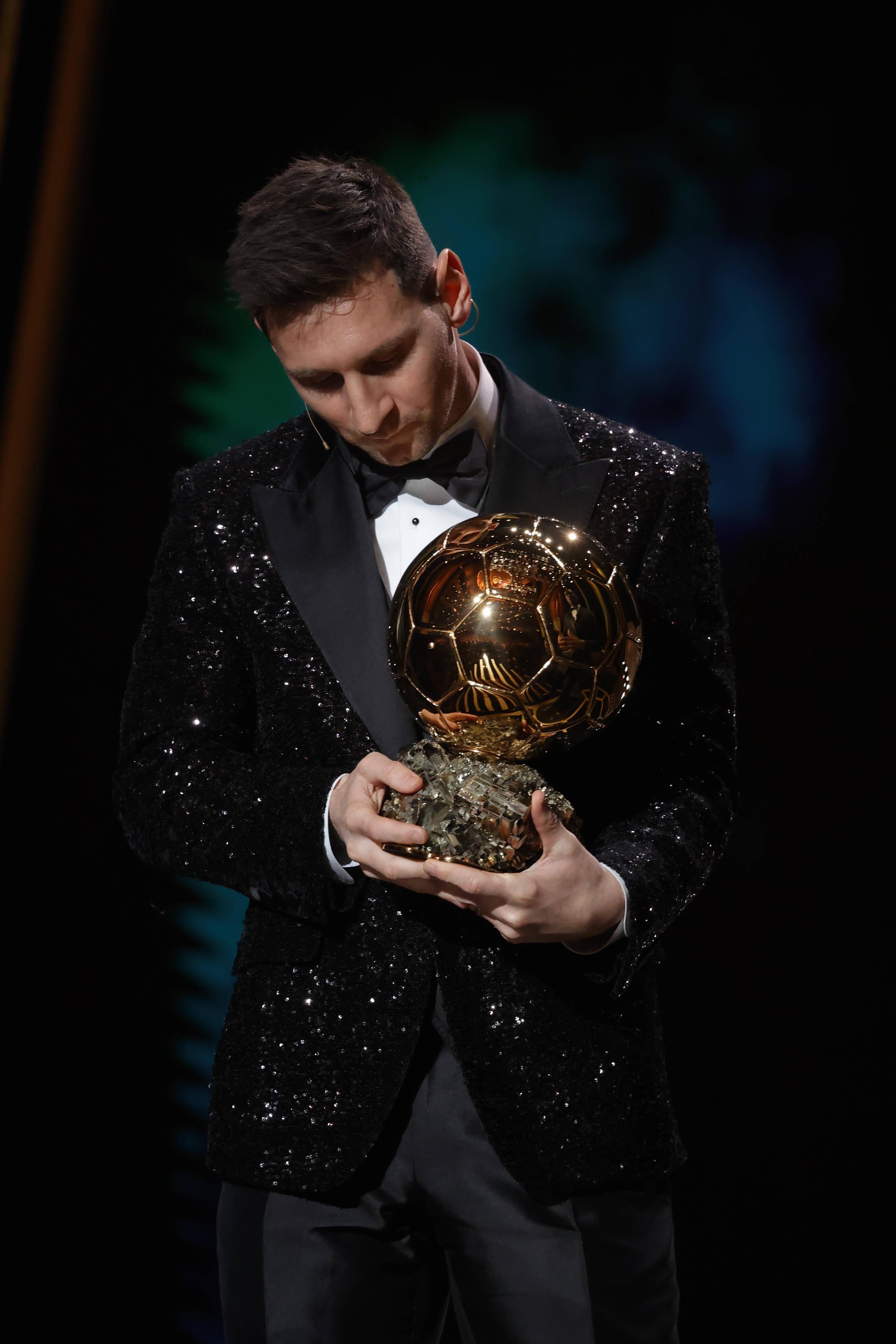 足球——2021年金球奖颁奖典礼在巴黎举行