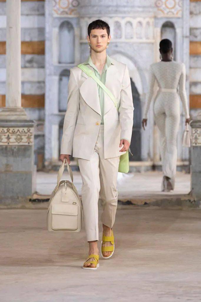 秀场【秀场】2022 春夏成衣系列 – GEORGES HOBEIKA