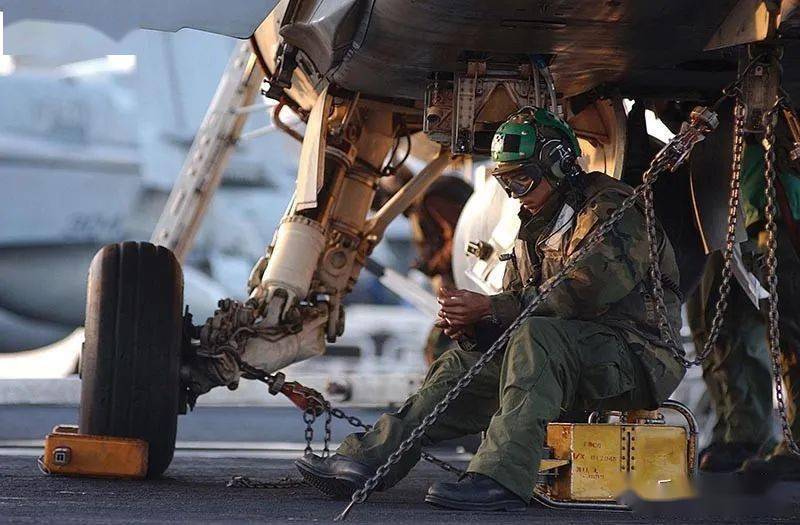 f/a-18的绰号"大黄蜂"怎么来的