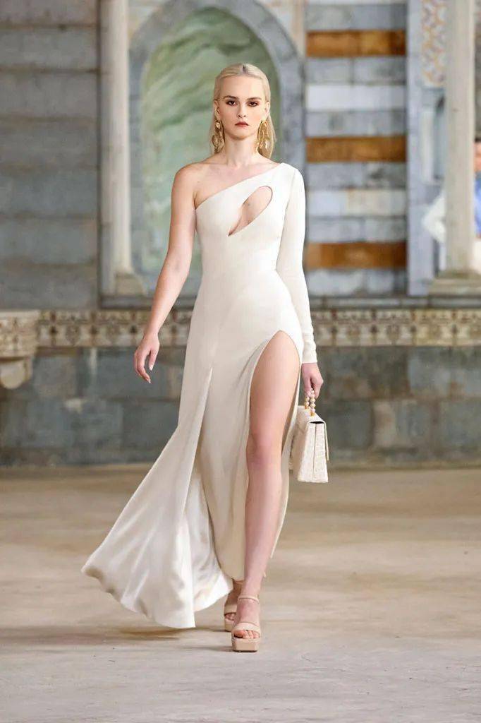 秀场【秀场】2022 春夏成衣系列 – GEORGES HOBEIKA