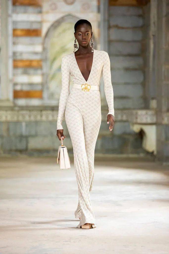 秀场【秀场】2022 春夏成衣系列 – GEORGES HOBEIKA