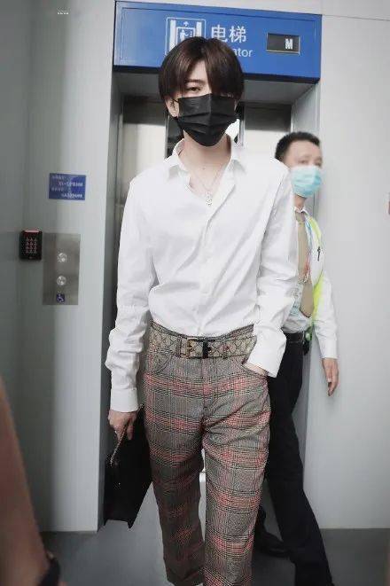 西裤 不论多冷，一进屋就恢复辣妹风