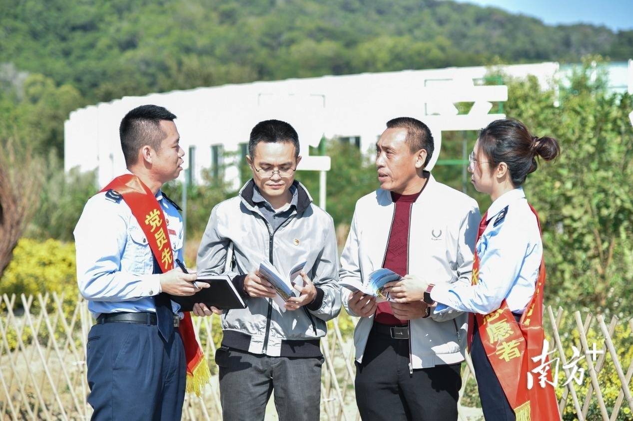 濠江税务:税惠暖风吹进田间地头,东湖菊花香飘四溢