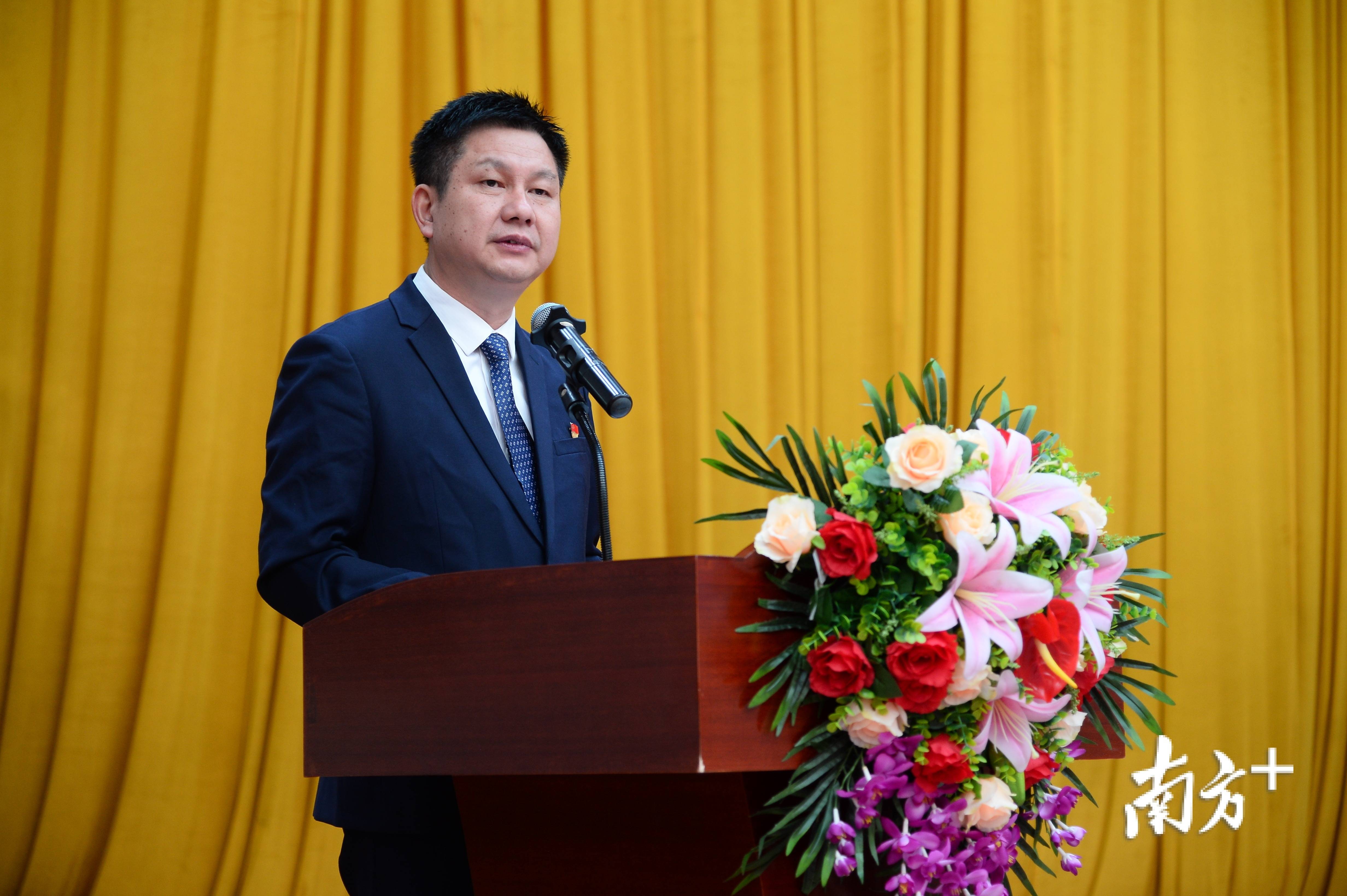 东莞市石龙第三中学校长杨森林 昔日竹丝洲,今天育才街;昔日薄弱学校