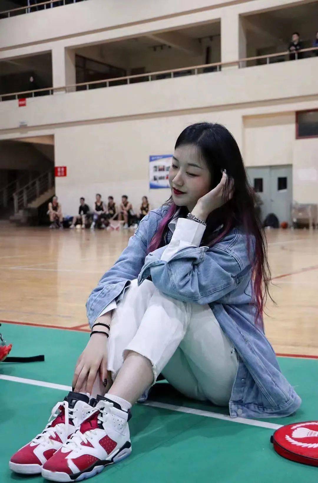 图片/闪亮选手视频/校学生通讯社网络电视台采访/王蒙蒙,李江霞编辑