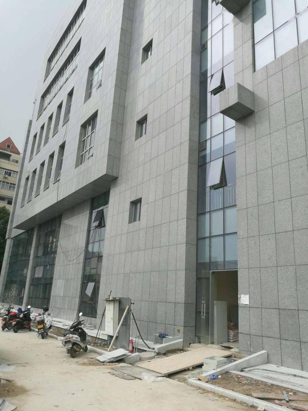 罗田芝麻灰g633自有矿山质高价优地铺干挂的不二之选