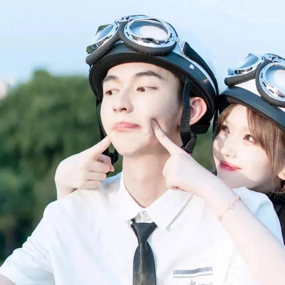 甜蜜的情侣头像 yyds !_一个人_那花_什么