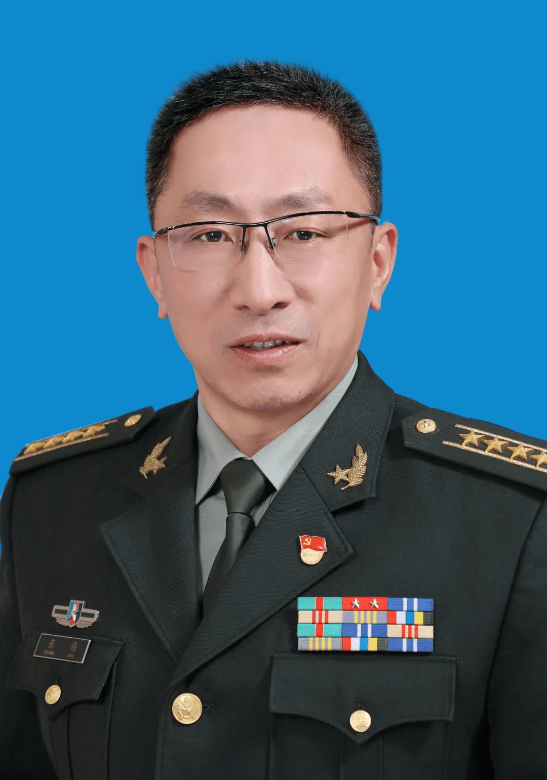 研究生学历,工学博士,中共党员,现任银川市委常委,银川警备区司令员