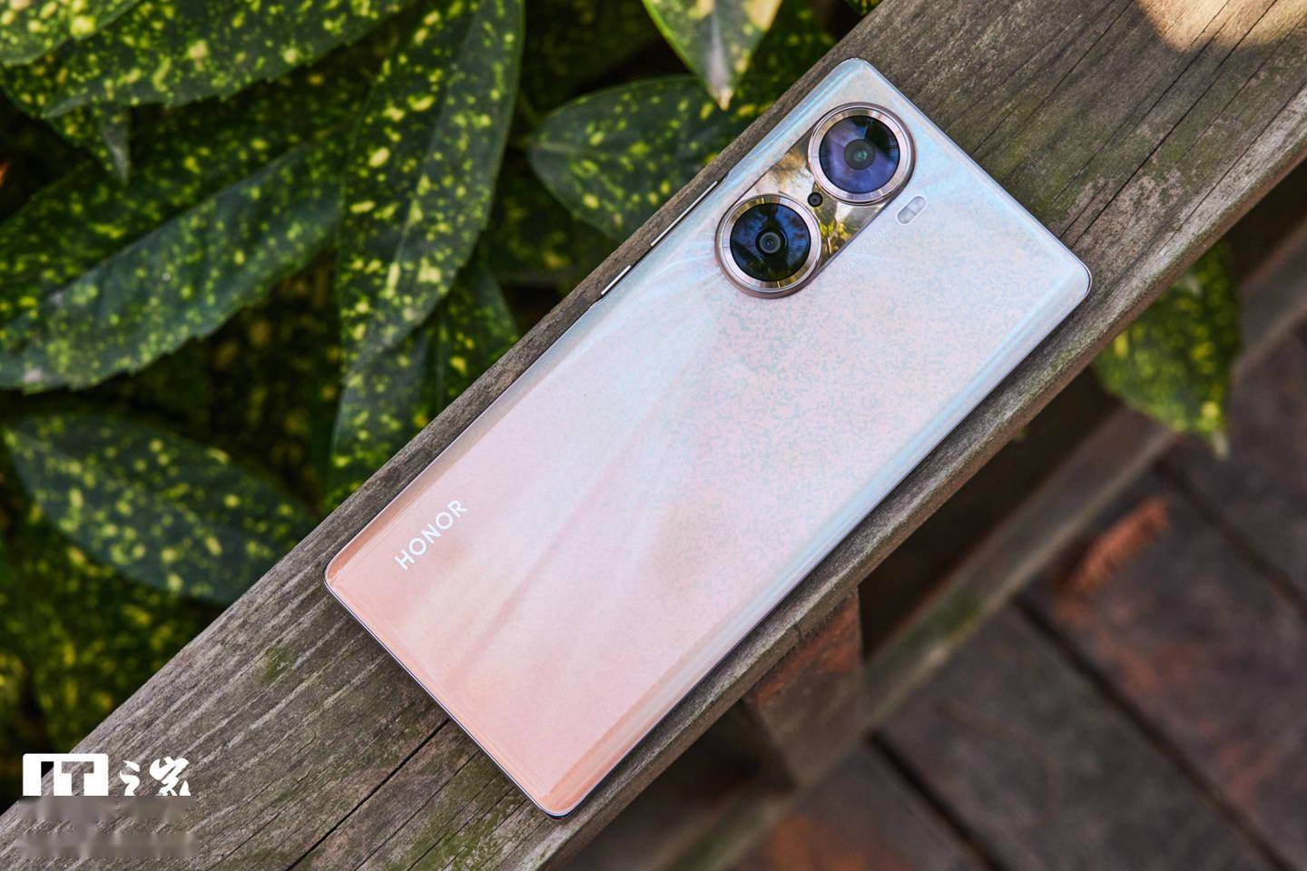 荣耀 60 Pro 首发评测：美学基因浓厚，影像体验进阶