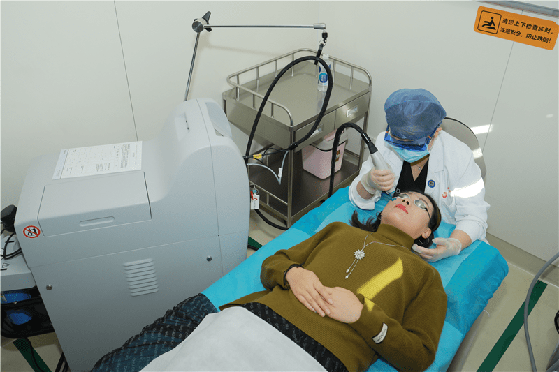 新一代脉冲染料激光仪联手西安国际医学整形医院医美中心_治疗仪_血管