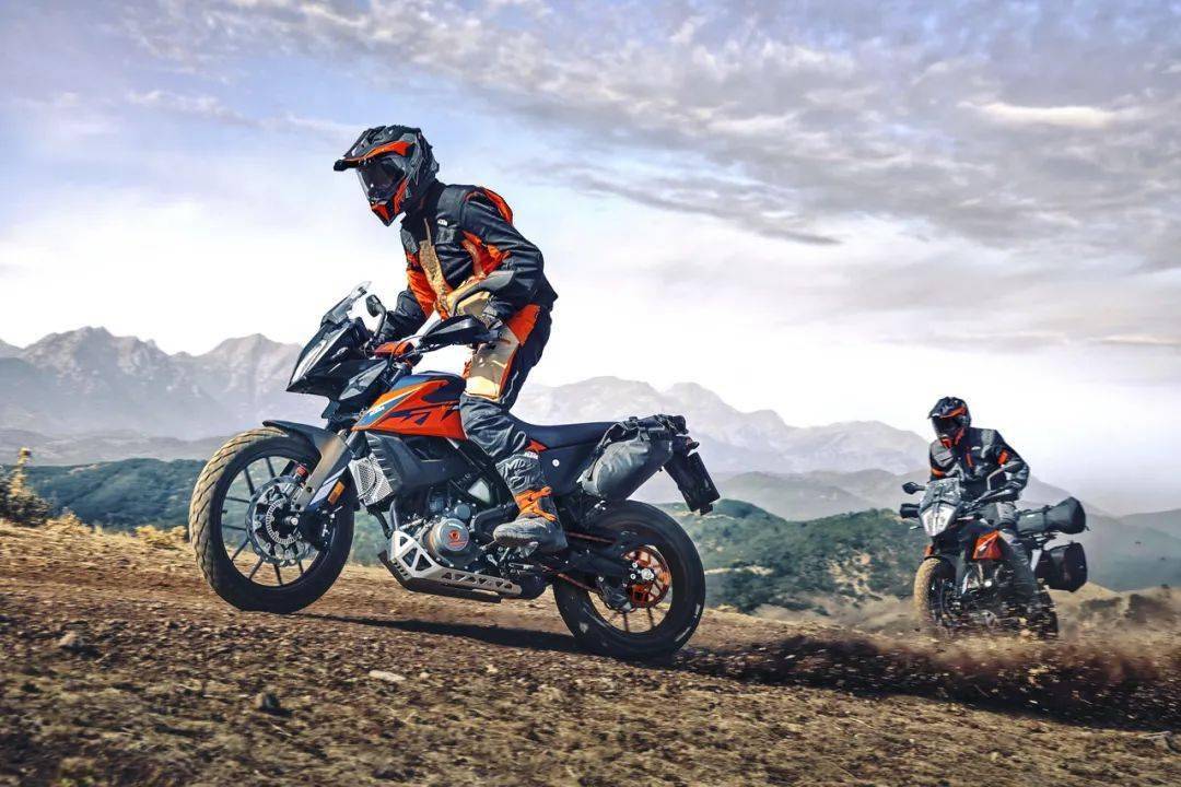 ktm 2022 款 250,390 adenture 探险车 户外特写