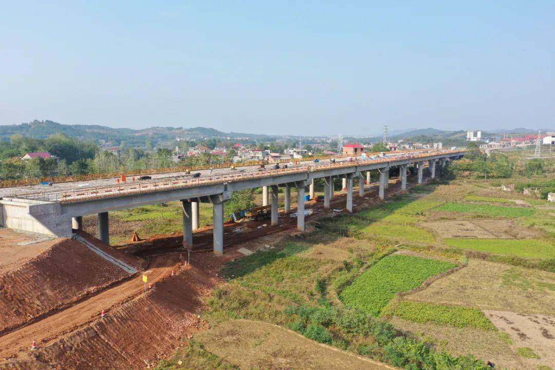 白新高速上跨国省干线桥梁全部贯通!