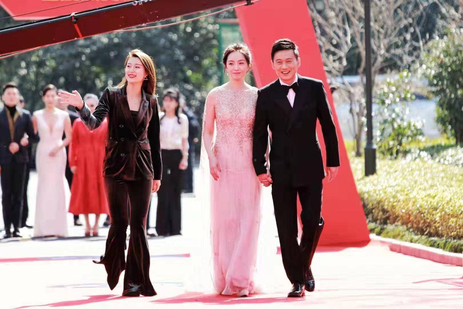 由徐洪浩,刘晓洁夫妻二人主演的《追踪者》继在上海荣获"最受欢迎电视