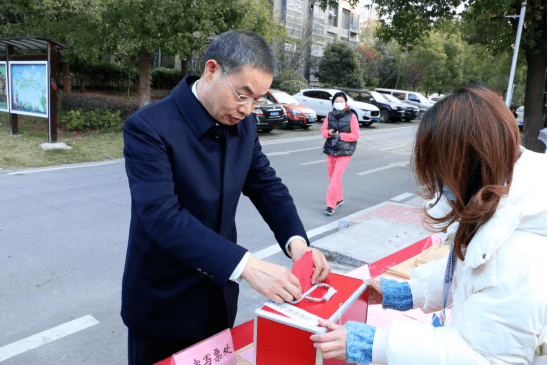 市人大常委會副主任,高新區黨工委書記,管委會主任宋道軍和全區廣大