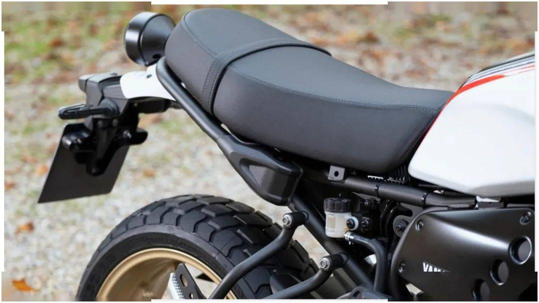 [ YAMAHA ] 2022 XSR700 / XTribute 发表：简约狂野双版本，80 年代经典涂装重生！_搜狐汽车_搜狐网