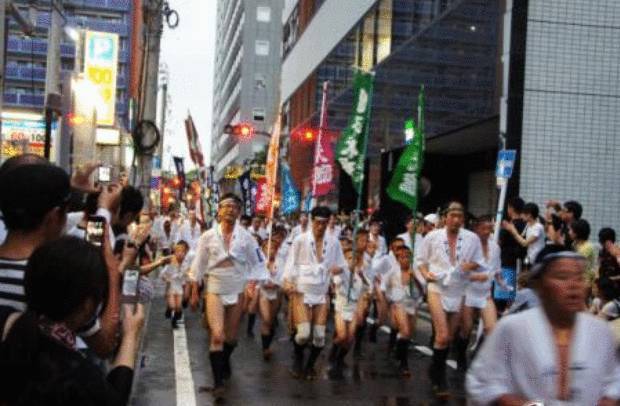 日本还有屁股节男性光着屁股满大街跑女性因为羞耻不出门