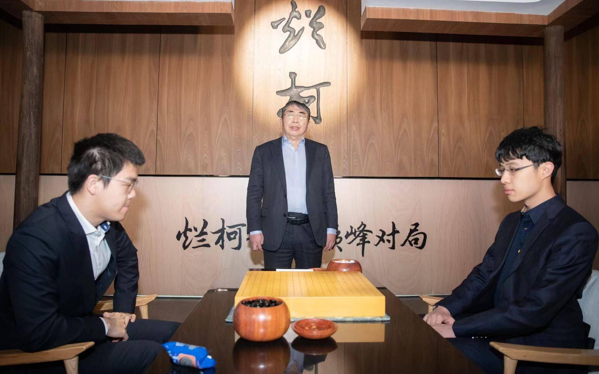 连笑|“新千年烂柯谱”第一局，柯洁完胜连笑