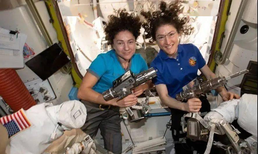 太空“托尼老师”上线!是时候展现真正的技术了→