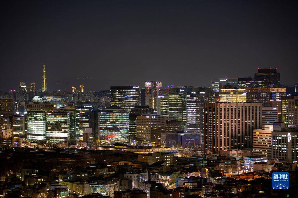 这是12月1日在韩国首尔拍摄的城市夜景 新华社记者 王益亮 摄