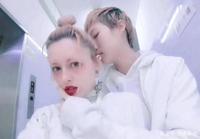 央视主持人转型演员当红时嫁不知名丈夫今46岁的曹颖现状如何？曹颖