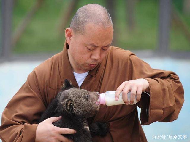 57岁黎耀祥内地街边弹唱无人捧场台媒称“沦落大陆摆地摊”_黎耀祥