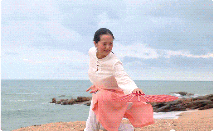 明星和年轻人,乃至世界各地都刮起一股太极风潮,也让吴阿敏走向了世界