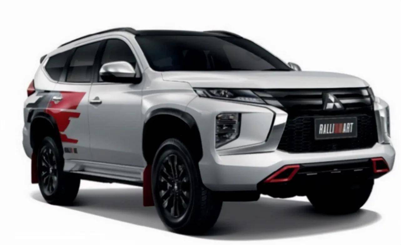 三菱欧蓝德越野版曝光30l引擎越野四驱坦克300接招吧