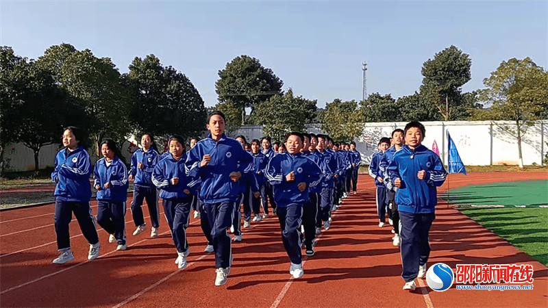 接力赛|新宁县崀山镇窑市中学举办秋季学生“三操”暨师生体育竞技比赛