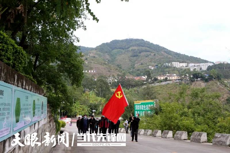 学党史悟思想办实事开新局望谟县打易镇退休党支部赴王海平故居开展