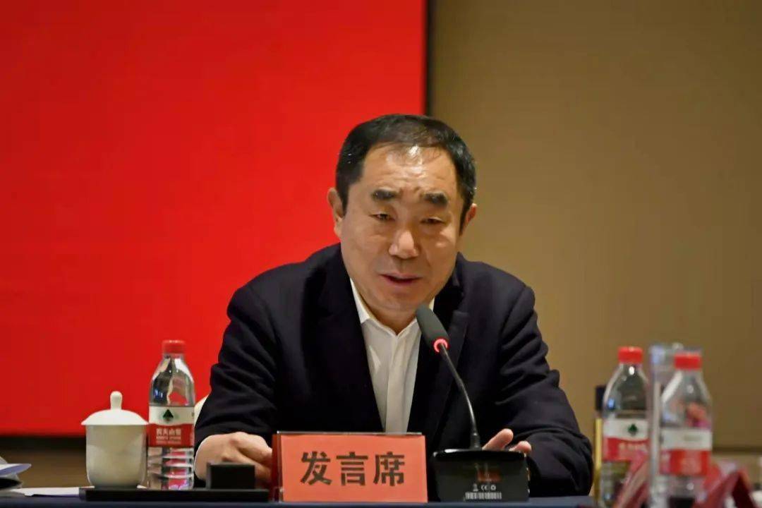 会上,南陵县委书记陈海俊简要介绍了南陵县情和经济社会发展情况,特别