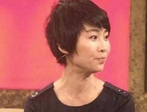 洪尧黑历史又被扒曾捆绑倒贴佘诗曼但佘诗曼不接受姐弟恋？洪尧个人资
