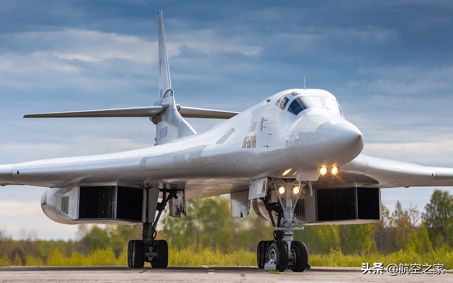 世界最重超音速轰炸机图-160m换发动机后重启试飞_俄罗斯_战略_飞机