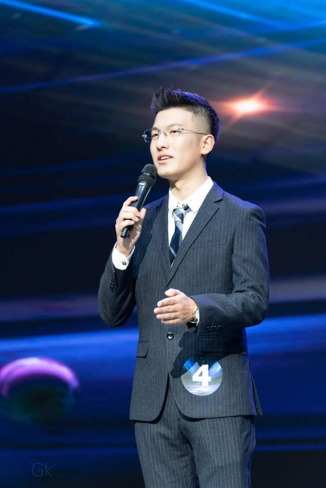 张麒宇▲叶苏哲▲张瑞据了解,此次主持人大赛还特别设置了6位直接