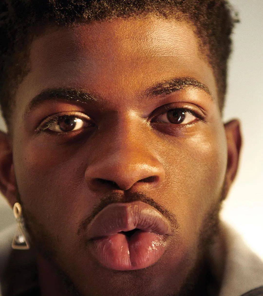 lilnasx宣布将新专辑定名为请以你的名字呼唤我