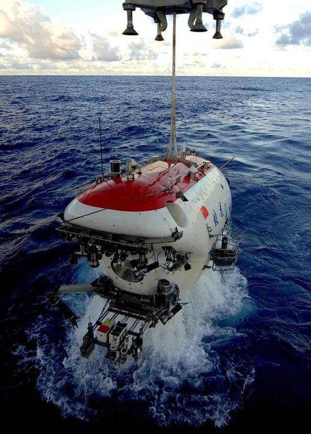 红色诗词里的党史故事 | 聂茂《蛟龙号之畅游海底》_深海_潜水器_中国