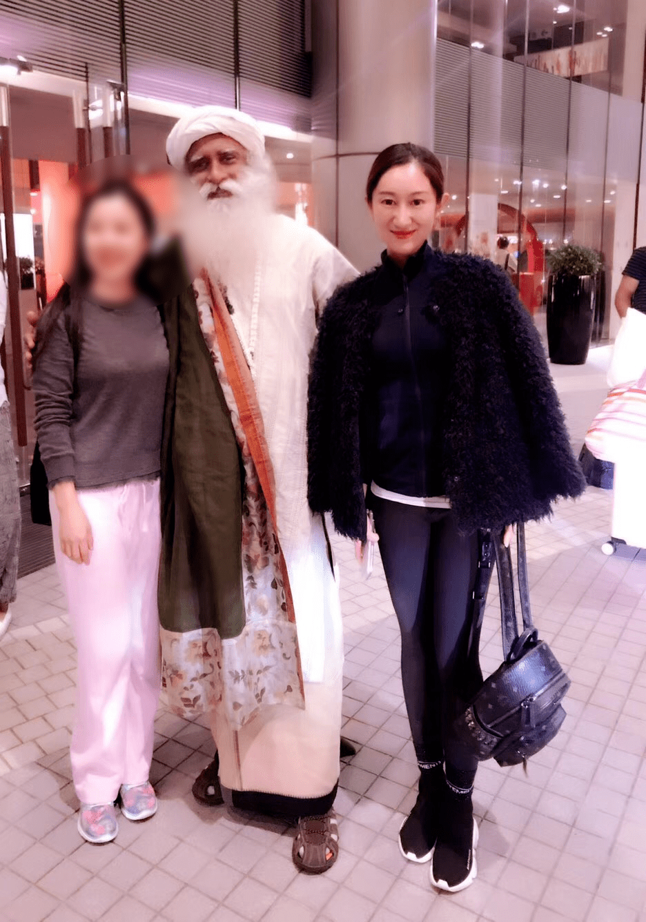 全网曾被花心男狠踹,42岁再婚生2胎胖到全网群嘲,如今暴瘦逆袭被老公宠到生活难自理:这段位,绝了!