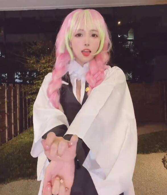 知名日本女星cos鬼灭之刃完美还原恋柱亮点还cos过祢豆子