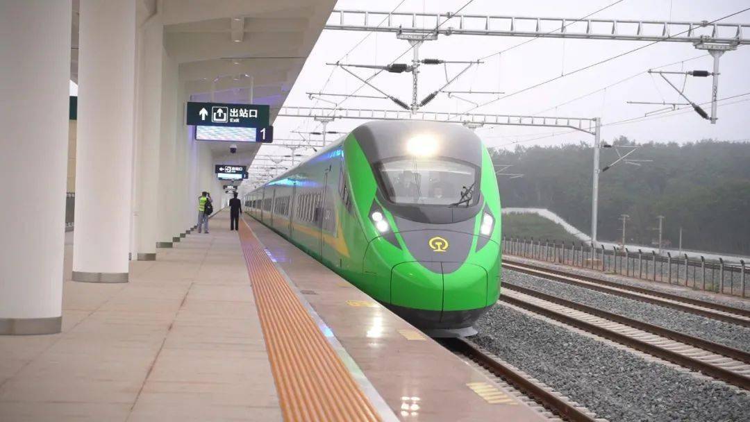 铭记2021年12月4日勐腊开启火车时代的两个第一