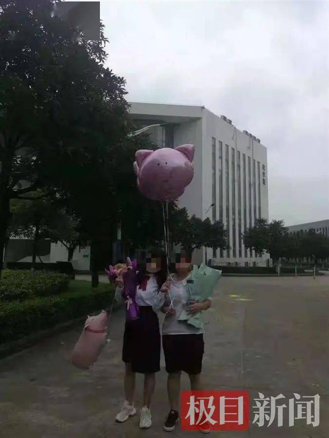 陈某梅舅舅莫先生告诉极目新闻记者,陈某梅出生于广东