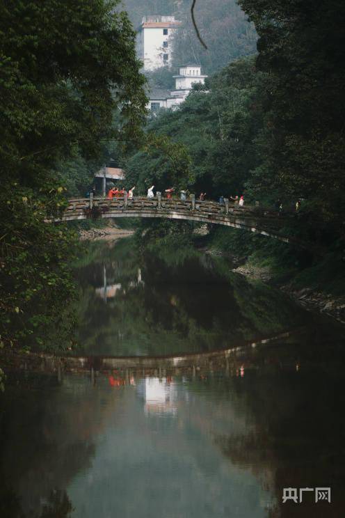 历史|【一城百景】悬瀑如练 重庆南温泉美景流淌