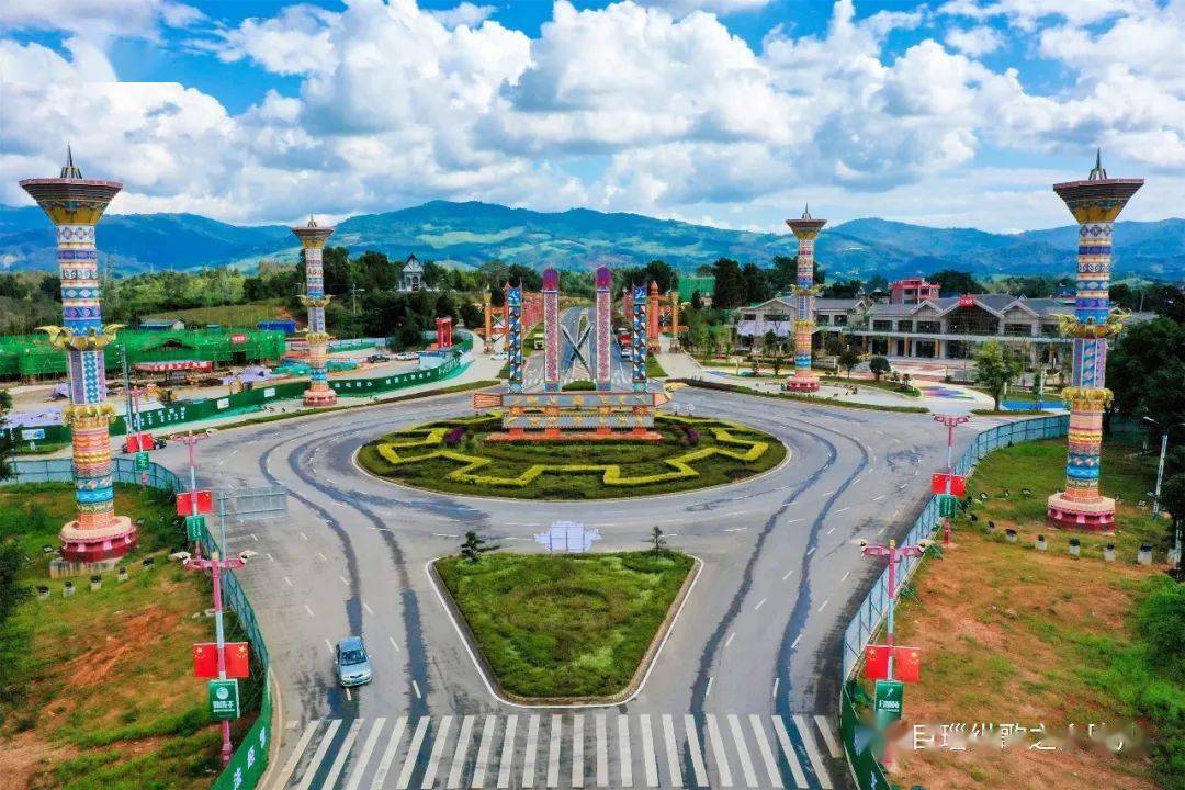 点赞陇川给集中隔离的学生送去了手机