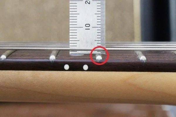 四类吉他的弦距数值参考_mm_高度_调节